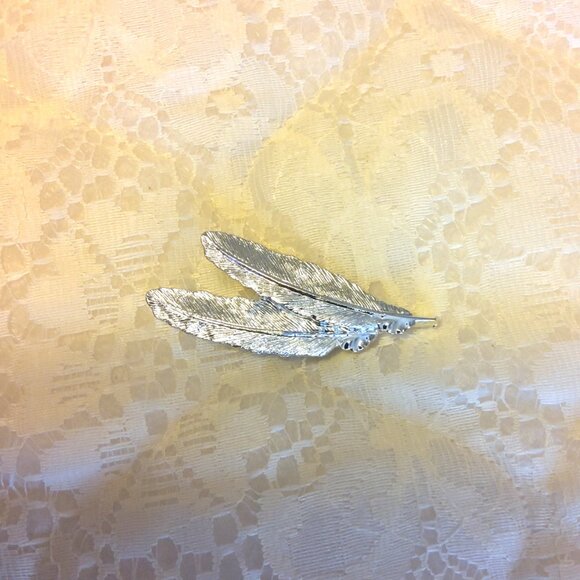 Vintage Gerry's Feather Leaf Silver Tone Brooch Timeless Vtg Pin Jewelry - Picture 4 of 9